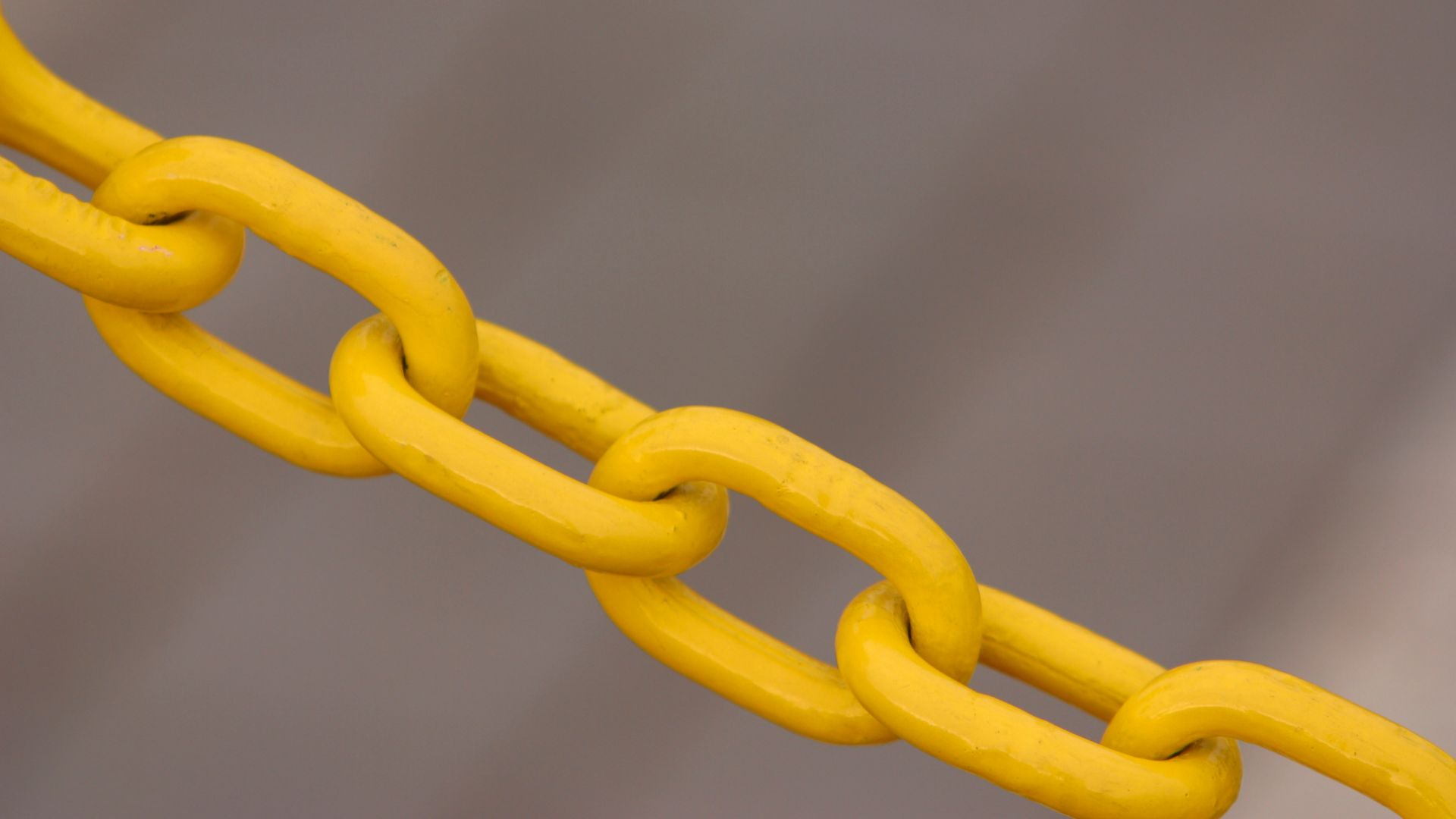 A yellow chain of links