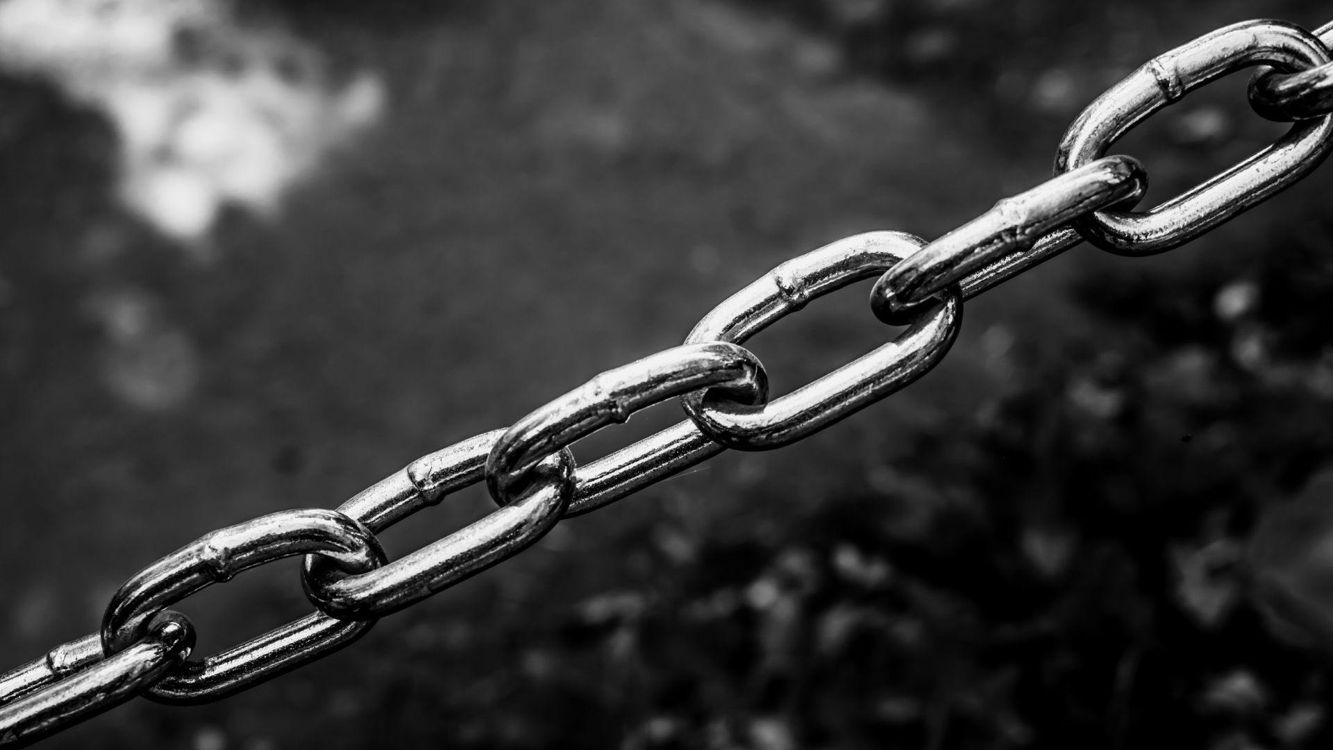 Chain of links symbolizing the concept of link building for SEO