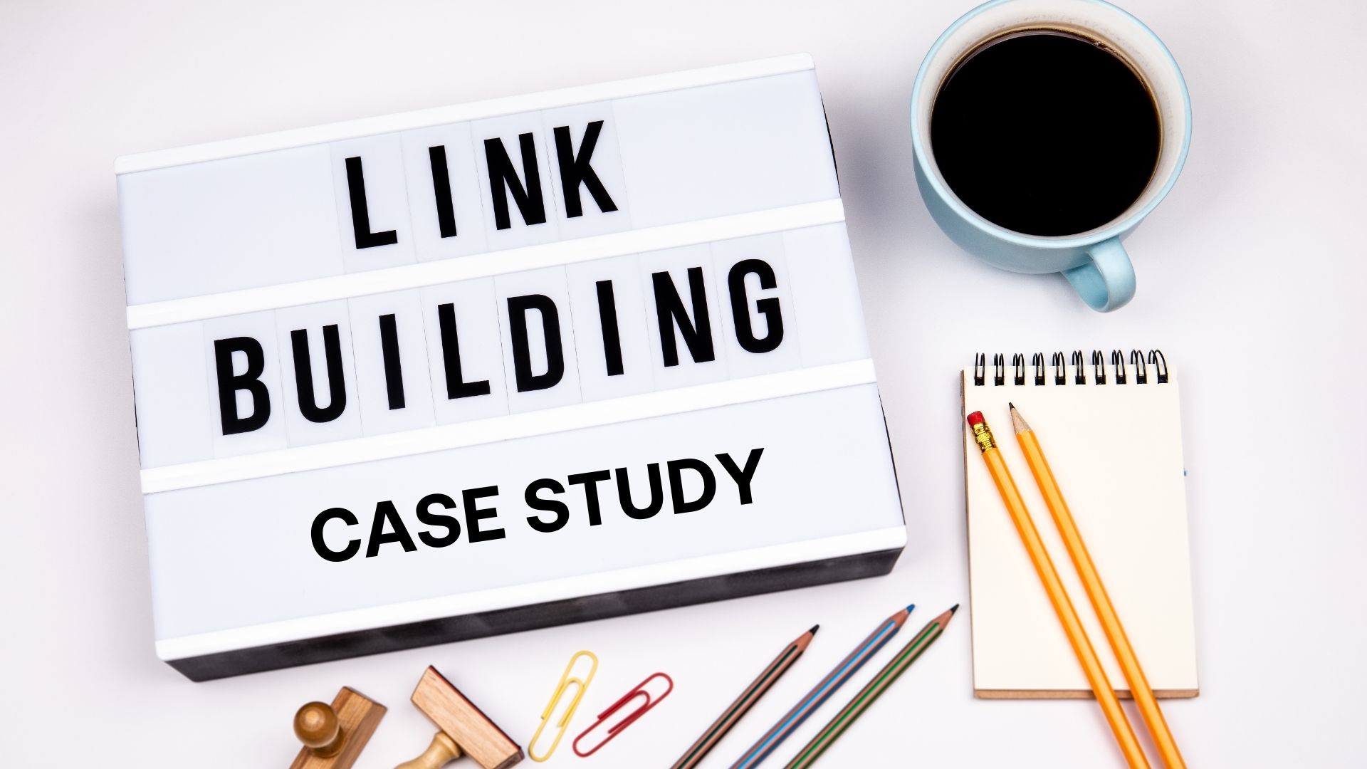 Sign on desk with "link building case study" written on it.